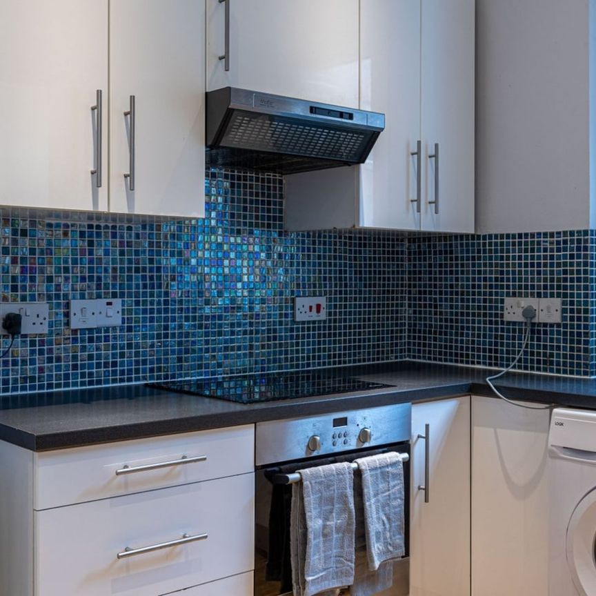 Studio Flat, Palmerston Crescent, N13 - Photo 1