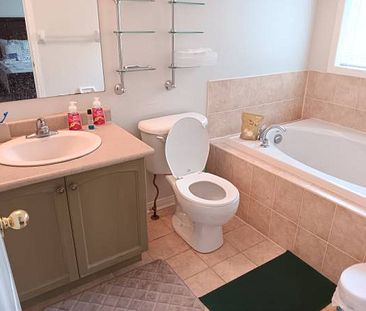 Furnished room ensuite bathroom for rent - Photo 3