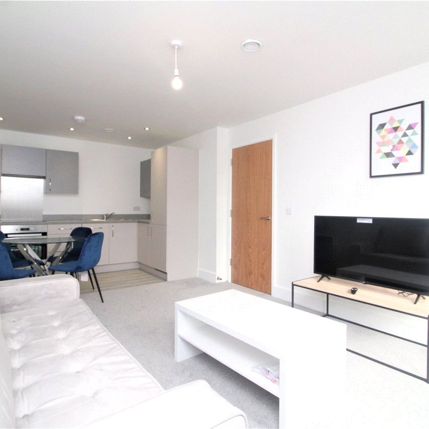 2 bedroom Flat To Rent - Photo 1
