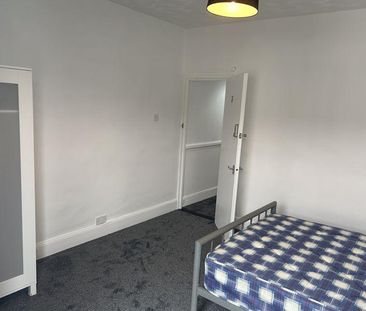 4 bedroom terraced house to rent - Photo 6