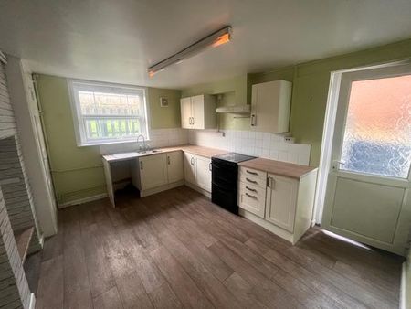 2 bedroom maisonette to rent - Photo 5