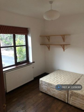 2 bedroom semi-detached house to rent - Photo 2