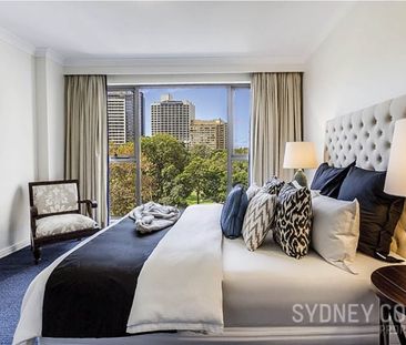 HYDE PARK LIFESTYLE | Furnished - Photo 3