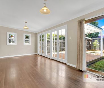 "Charming Family Home" - Photo 3