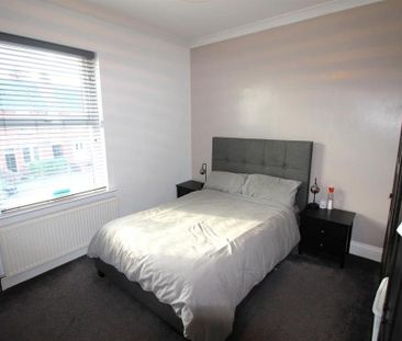 2 bedroom end of terrace house to rent - Photo 4
