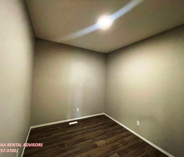 BEAUTIFUL UPGRADED 4 BED, 2.5 BATH, 2 STOREY SF HOME W/ MAIN FLOOR ... - Photo 5