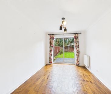 4 bedroom detached house to rent - Photo 2