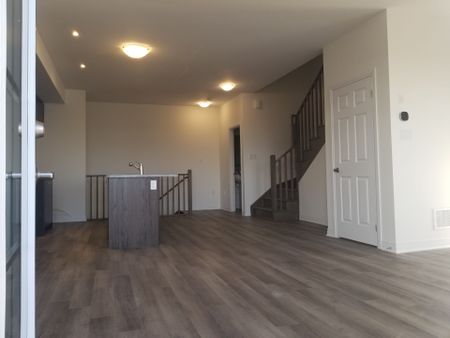 For Lease - 82 Feather Road, Welland, Ontario - Photo 2