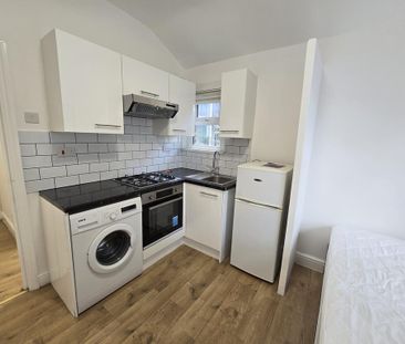 Studio to rent - Photo 3