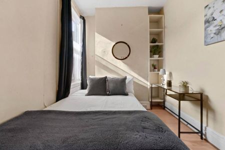 1 bedroom in a house share to rent - Photo 3