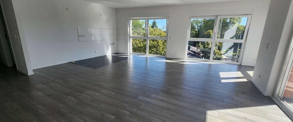 Exklusive großzügige 2 Zi. Whg. in toller Lage mit Balkon und EBK - Foto 1