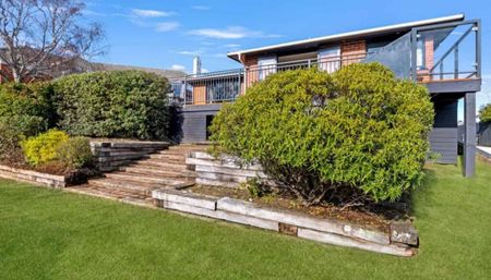 Sunny and Spacious in Anderson Bay - Photo 4