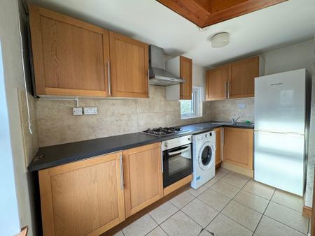 2 bedroom flat to rent - Photo 4