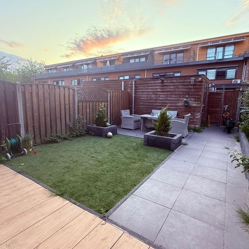 Delacroixstraat 11, Tussen de Vaarten Z.- Zuidwest, 1328RC, Almere - Foto 1