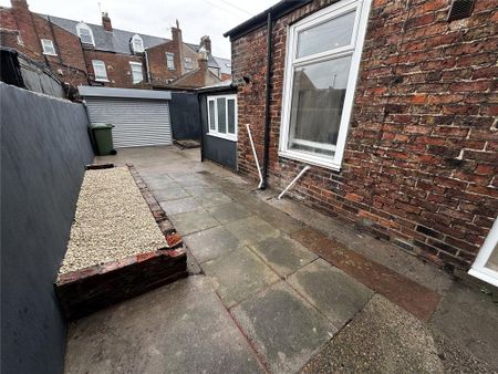 3 bedroom terraced house to rent - Photo 4