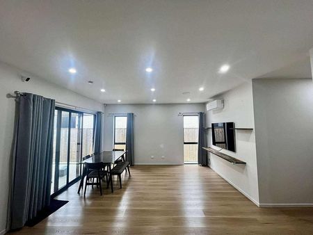 Bright, Beautiful & Ready for You *Fully Furnished - Photo 2