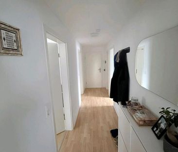 Liebevoll renovierte 3,5-Zimmerwohnung mit Esszimmer& balkon - Photo 2