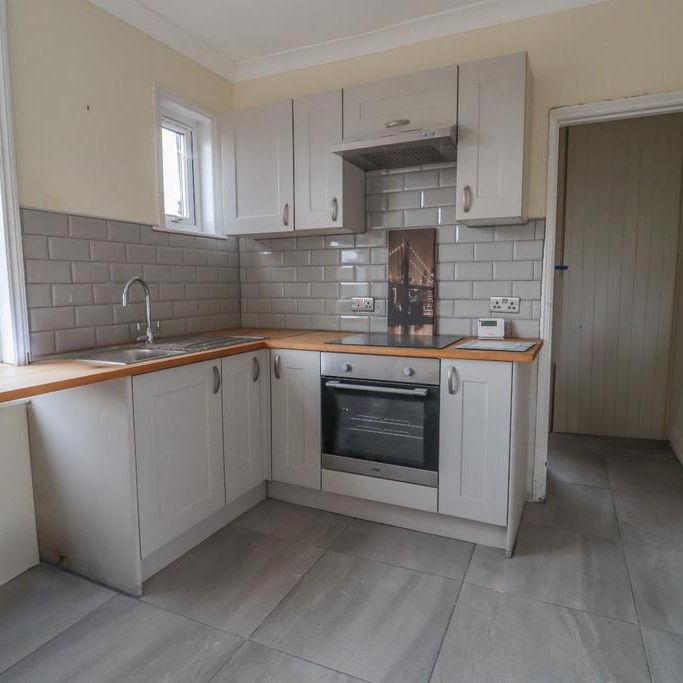 3 bedroom flat to rent - Photo 1