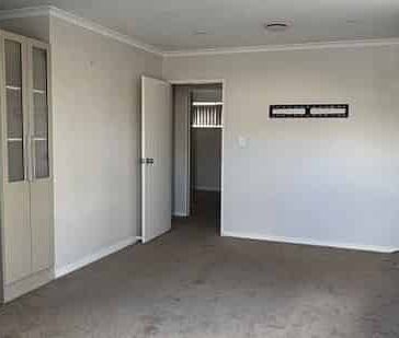 Charming 3BR Home in Clover Park! - Photo 1