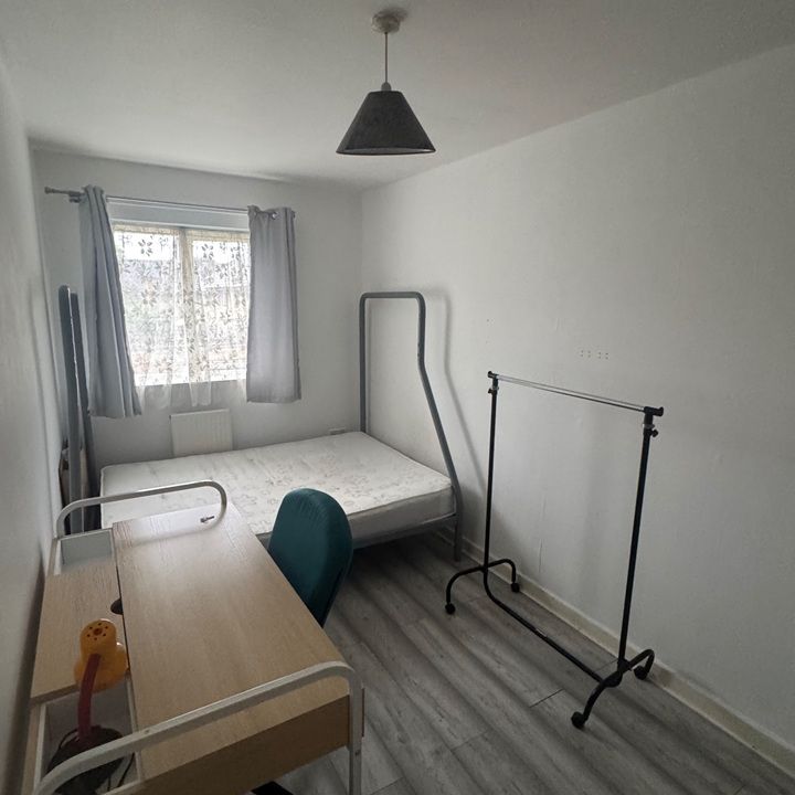 Room in a Shared House, Orange Grove, E11 - Photo 1