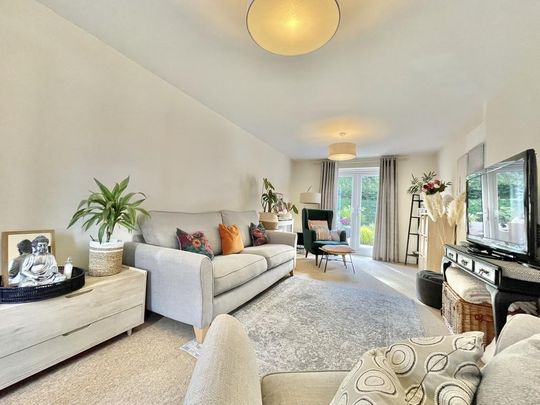 4 bedroom link detached house to rent - Photo 1