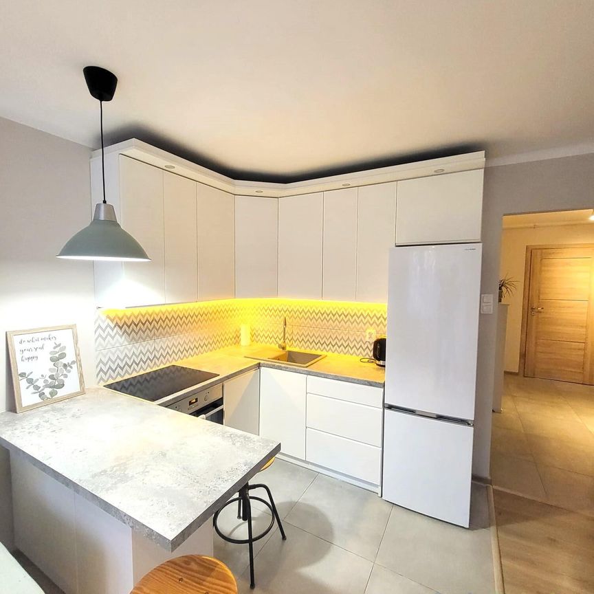 Trzypopokojowe mieszkanie z opcją parkingu w zacisznym zakatku blisko ICE- ul. Komandosów - Zdjęcie 1