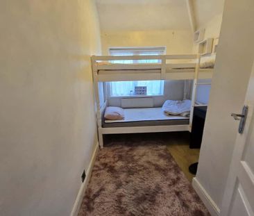 3 bedroom semi-detached house to rent - Photo 6