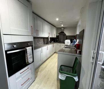 4 bedroom private hall to rent - Photo 2