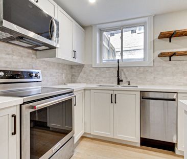 For Lease - 4 Carrington Place Unit# B, Bradford West Gwillimbury, ... - Photo 4