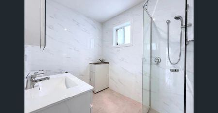 Family‑Friendly House & Granny Flat With Solar Panels - Photo 2