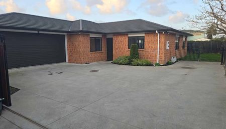 Spacious 4-bedroom family home - Photo 3