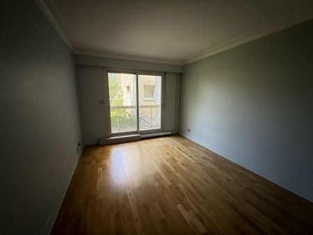 Location Appartement 3 pièces 79m² PARIS 16ème - Photo 3
