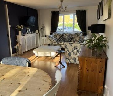 Large Double Room in Convenient Location - Photo 1