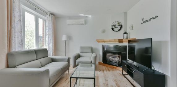 Condo-hôtel, foyer, terrasse, stationnement, Vieux-Longueuil. - Photo 2