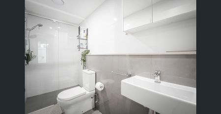 Modern Two Bedroom Apartment in a Prime Location - Photo 4