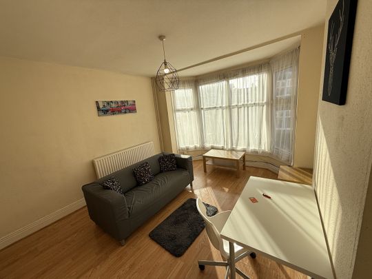 1 Bed Flat, Percy Road, LE2 - Photo 1