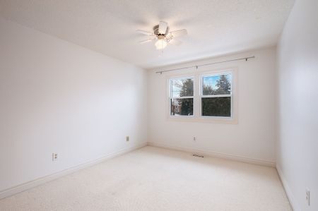 For Lease - 427 Mathews Court, Newmarket, Ontario - Photo 2