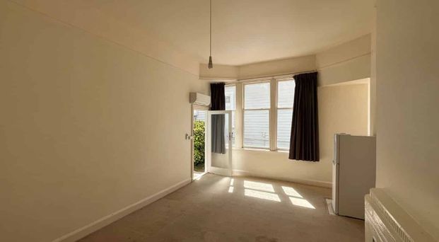 Tidy two bedroom flat - Photo 1