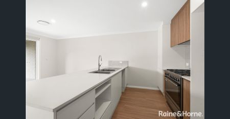 Brand New Living, Warm Modern Design - Photo 3