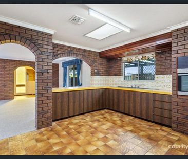 Charming 3 x 2 Family Home in Prime Woodlands Location Location, comfort and lifestyle - Photo 6