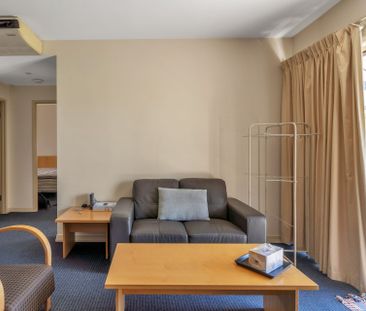 Fully Furnished Apartment in Beautiful East End! - Photo 1