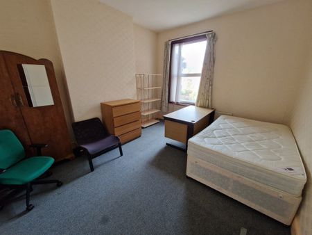 6 Bed Student Accommodation - Photo 2