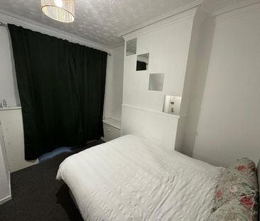 3 bedroom house of multiple occupation to rent - Photo 4