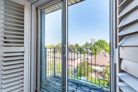 Condo Townhouse For Lease | W9245254 - Photo 3