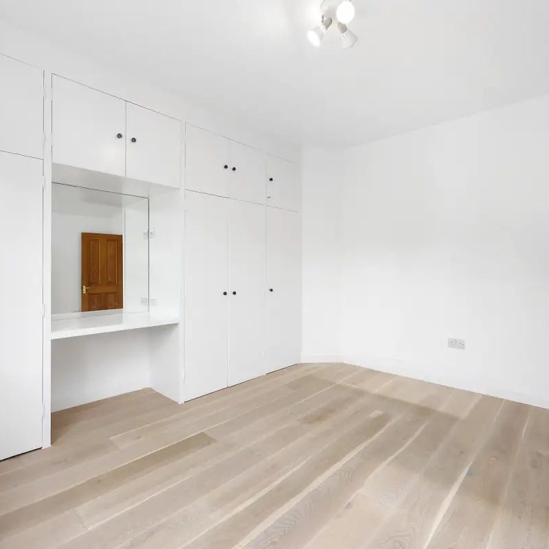 4 bedroom house in London - Photo 1