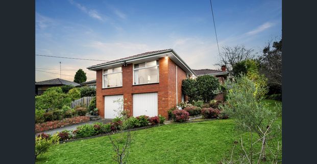 Immaculate Family Home in a Prime Location! - Photo 1