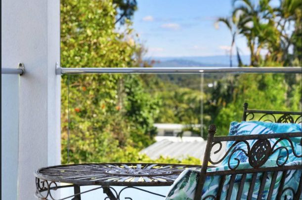 Stunning family home in Sunshine Beach - Photo 1