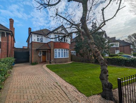 4 bedroom detached house to rent - Photo 3