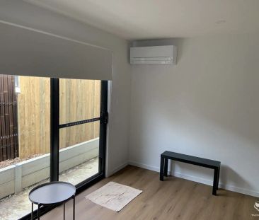 “Modern Spacious One Bedroom Unit – Fully Furnished, All Bills Incl... - Photo 2