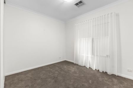 Immaculate Family Home with a Pool! - Photo 5